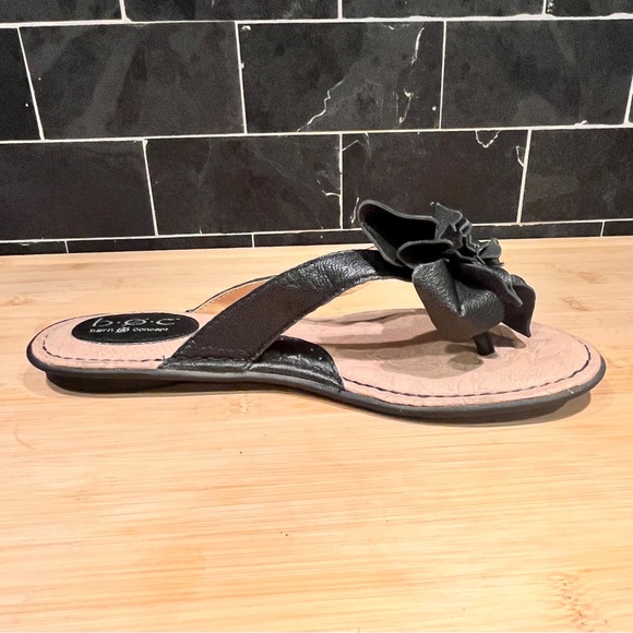 Born Concept Sz 8.5 Padded Black Tan Leather Strap Flower Sandals Slip Ons - Picture 11 of 12